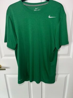 Nike Dri-FIT Green Athletic T-Shirt Size Large Performance Tee Swoosh Logo